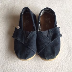 TOMS size toddler 6